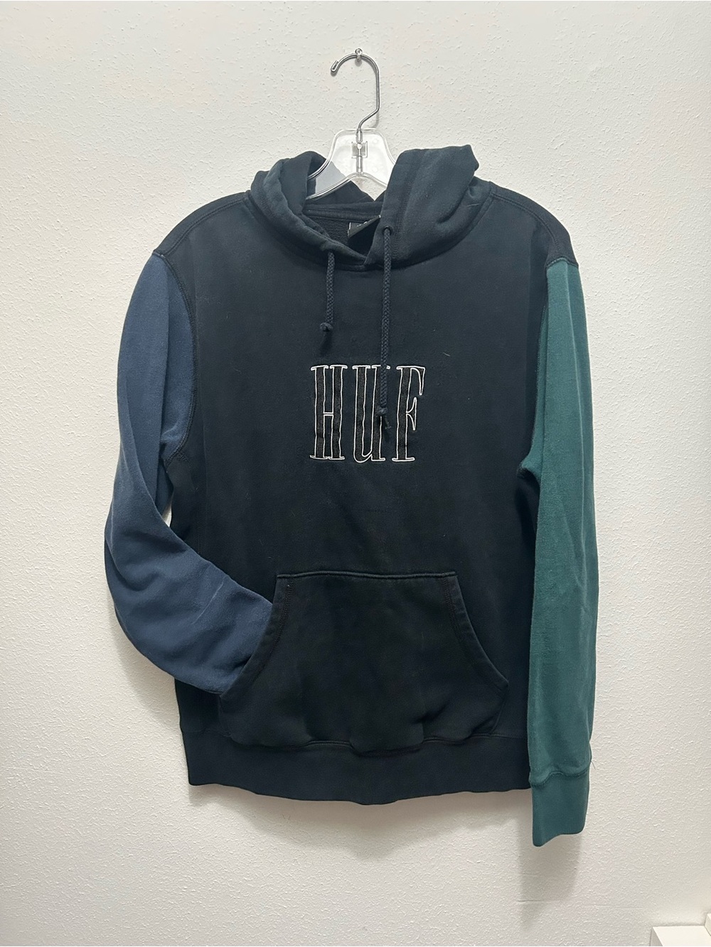 HUF Hoodie Men’s Medium Black Colorblock Pullover Embroidered Logo Sweatshirt